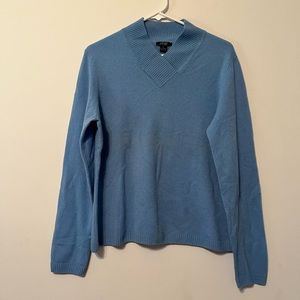 Prive Long Sleeve V-Neck Cashmere Sweater in powder Blue